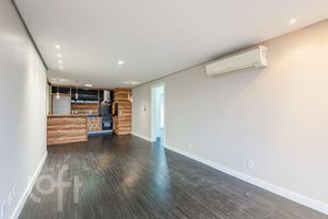 Image 3 - 887126