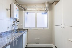 Image 7 - 887126