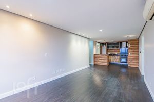 Image 15 - 887126