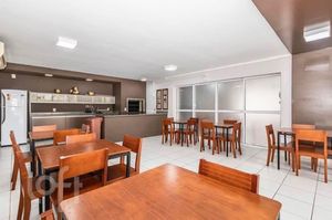 Image 17 - 887220