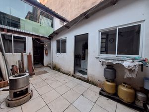 Image 10 - 887222