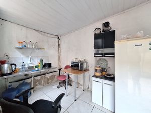 Image 12 - 887222