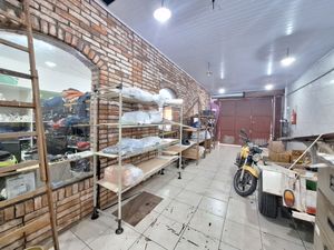 Image 4 - 887222