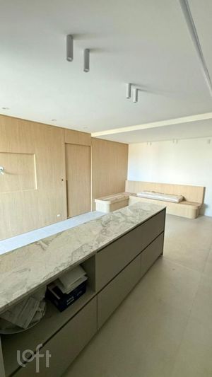 Image 6 - 887227
