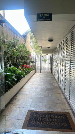 Image 18 - 887228
