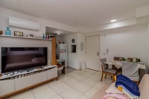 Image 3 - 887239
