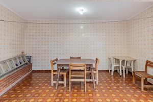 Image 28 - 887300
