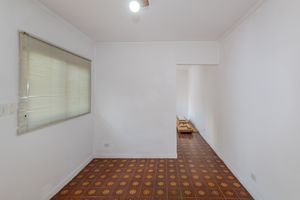 Image 37 - 887300