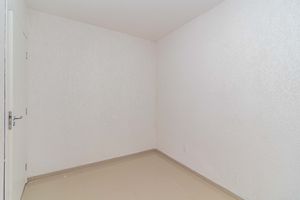 Image 14 - 887301