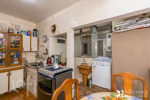 Image 10 - 887310