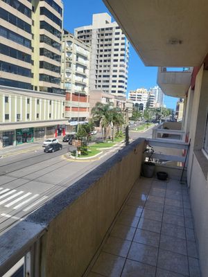 Image 6 - 887342