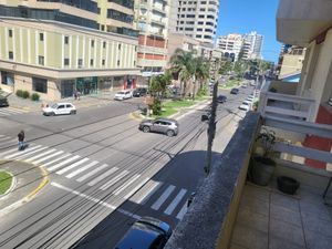 Image 5 - 887342