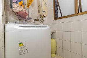 Image 33 - 887354