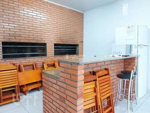 Image 6 - 887357