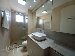 Image 10 - 887363