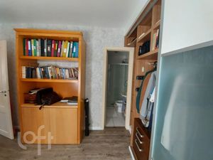 Image 10 - 887377