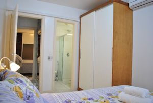 Image 9 - 887377