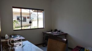 Image 37 - 887380