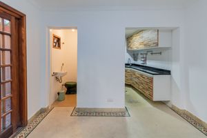 Image 6 - 887386