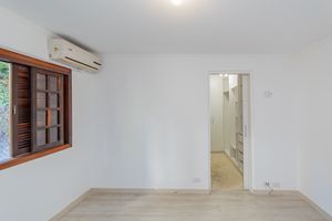 Image 11 - 887386
