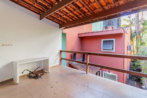 Image 17 - 887386