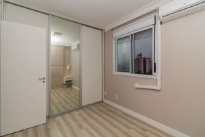 Image 9 - 887390