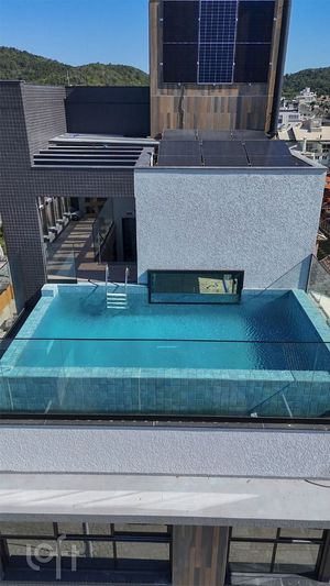 Image 94 - 887400