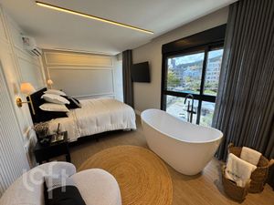 Image 97 - 887400