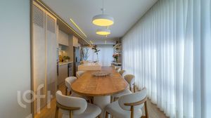Image 68 - 887402