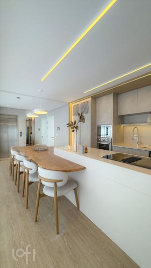 Image 6 - 887402