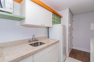 Image 11 - 887403