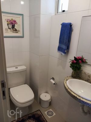 Image 6 - 887404