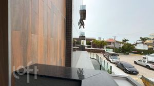 Image 27 - 887406