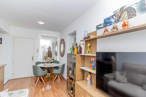Image 4 - 887407