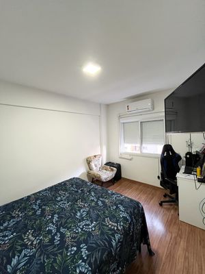 Image 11 - 887407