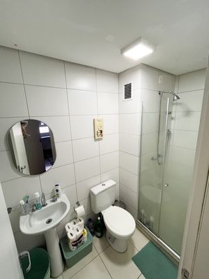 Image 15 - 887407