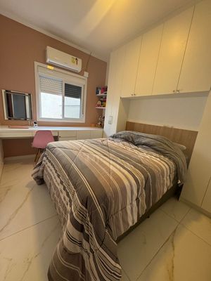 Image 8 - 887412