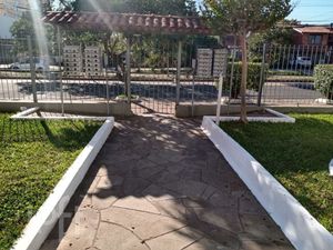 Image 17 - 887422
