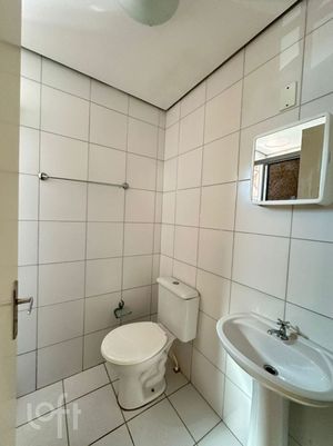 Image 12 - 887424