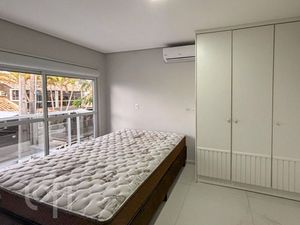 Image 13 - 887432