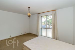 Image 34 - 887436
