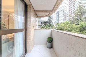 Image 16 - 887438