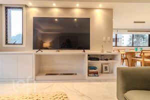 Image 14 - 887438