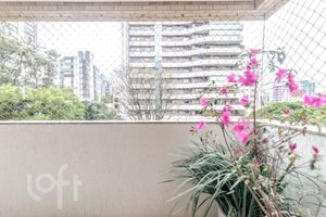 Image 15 - 887438