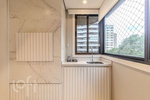 Image 11 - 887438