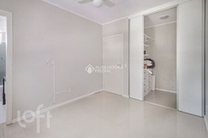 Image 7 - 887443