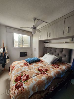 Image 4 - 887446