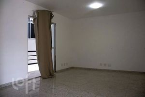 Image 10 - 887448