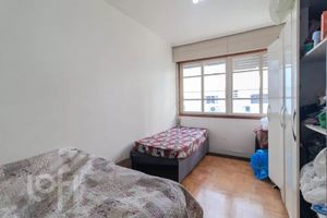 Image 12 - 887486