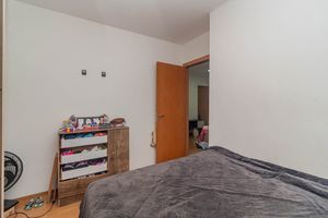 Image 9 - 887487